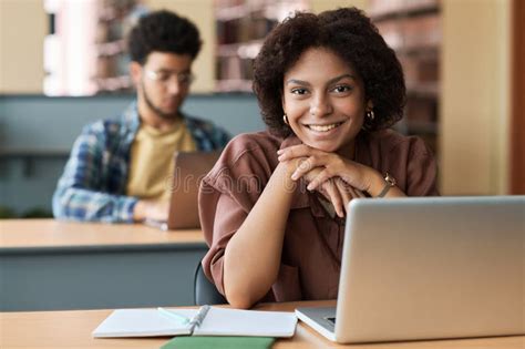 Tudiant Afro Am Ricain En Classe Image Stock Image Du Langage Cole