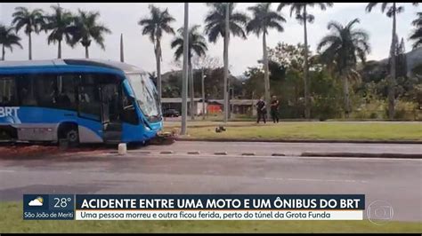 V Deo Acidente Entre Nibus Do Brt E Moto Deixa Um Morto E Um Ferido