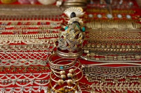 16 Must-Have Thai Souvenirs (With Prices & Where to Buy)