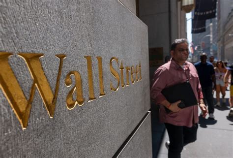 Wall Street abre al alza en medio de incertidumbre por elección de EU