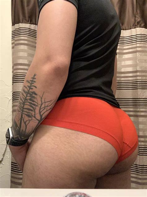 Give This Dyke Booty A Squeeze Nudes Dykesgonewild Nude Pics Org