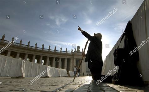 Pilgrim Kneels Prayer St Peters Square Editorial Stock Photo Stock