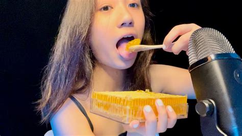 Asmr ~ Eating Raw Honeycomb Lots Of Sticky Sounds Youtube