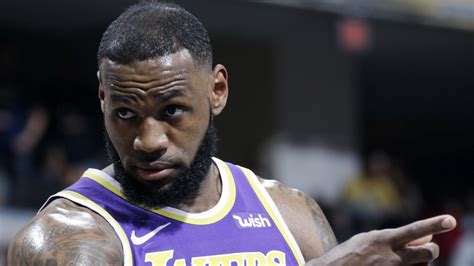 Lebron Se Convierte En El Primer Jugador En La Historia En El Top 10 En Puntos Y Asistencias