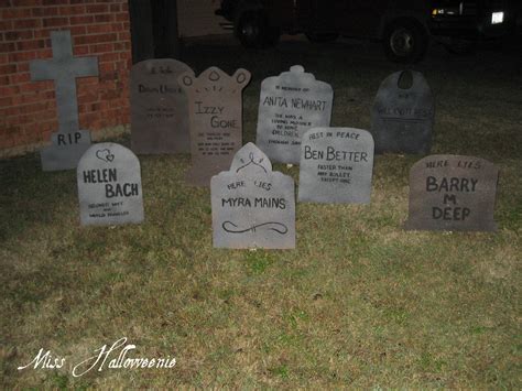 Miss Halloweenie: Tombstones