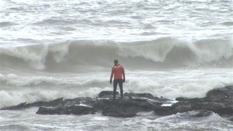 Dois Adolescentes Desaparecem No Mar Da Barra Ap S Tentarem Buscar Bola