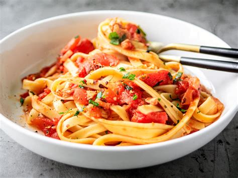 Clam Pasta With Tomato Sauce - Killing Thyme