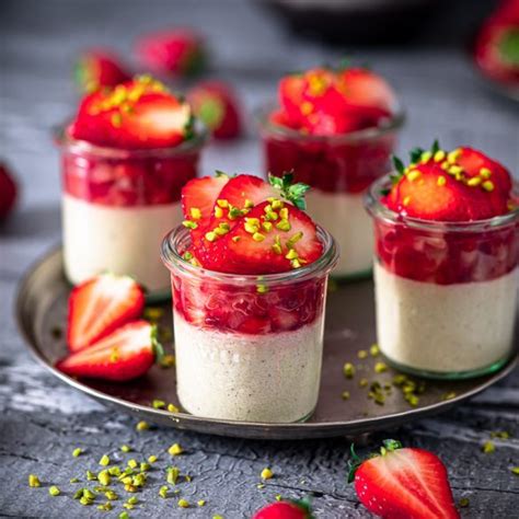 Kokos Grießpudding mit Erdbeeren Life Is Full Of Goodies