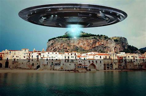 Cefal Avvistato Un Ufo Uno Strano Oggetto Verde Fra Le Nuvole