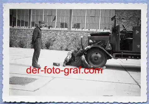 FOTO LUFTWAFFE SOLDATEN LKW Reparatur Um 1940 EUR 7 00