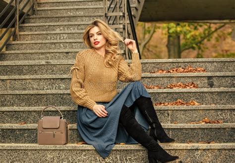 Layer Oversize Knit Over Girly Skirt Fall Outfit Formula How To Style Sweater And Skirt Combo