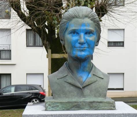 La Roche sur Yon La statue de Simone Veil vandalisée LDJ