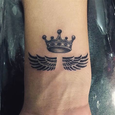 Arriba 95 Foto Tatuajes De Alas En El Cuello Para Hombres Alta