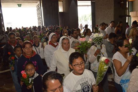 Nuestros Ni Os A Los Pies De La Virgen Madres De Desamparados Y San