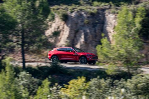 Aston Martin DBX technical specifications and fuel economy