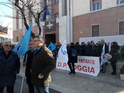 Fisco Day A Foggia In Piazza La Protesta Dei Lavoratori Dell Agenzia