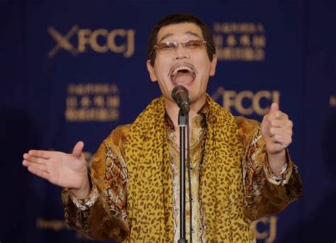 Guinness Reconoce Al éxito Viral Pen Pineapple Apple Pen Del Nipón Pikotaro