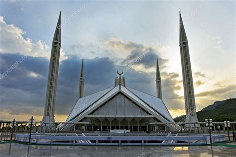 Sunset Of Faisal Mosque — Stock Photo © Liondw 3466285