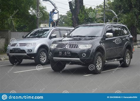 Deporte Mitsubishi Pajero Dakar Suv 2014 Foto Editorial Imagen De