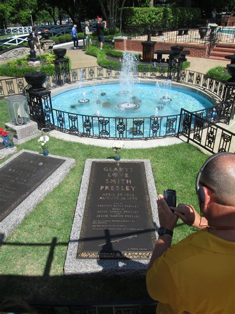 Graceland Meditation Garden - Statue of Jesus in the meditation garden ...