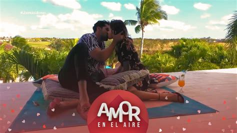 Andr S Y Rub Sellan Su Amor Con Un Beso En Amor En El Aire Amor En