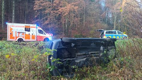 Fahranf Nger Landet Mit Seinem Auto In Einer B Schung