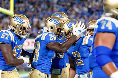 Gallery Ucla Football Takes Down Lsu In 38 27 Win Daily Bruin