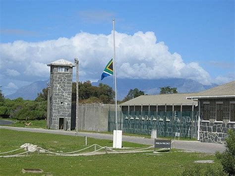 Robben Island Bo Kaap And Table Mountain Tour