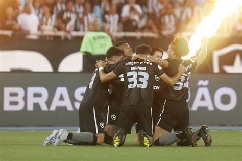 Botafogo vence Bragantino e quebra recorde de pontuação no Campeonato