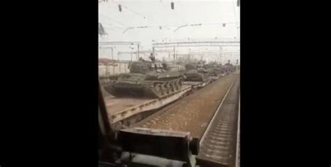 В Росії зафіксували новий ешелон «модернізованих» Т-62М (відео)