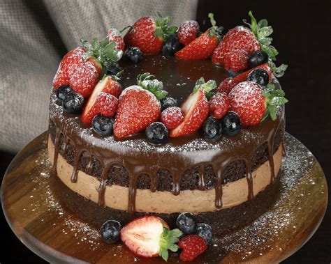 Berry Naked Cake Dubai Rustic Fresh Style Matilda Cake