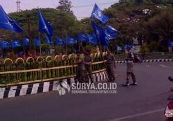 Satpol PP Kediri Tertibkan Ratusan Bendera PAN Surya Co Id