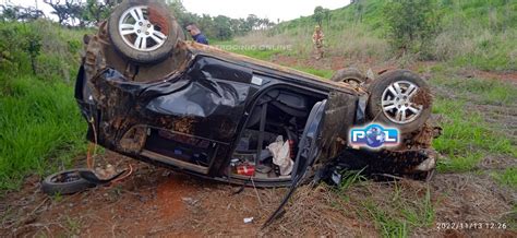 Após colidir em veículos condutor de Sonic tenta fugir e capota