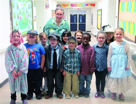 Kindergarteners Celebrate 100 Days Of School School Days