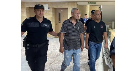 Клошар целунал по ръката 12-годишно момиче, после искал да го опипа ...