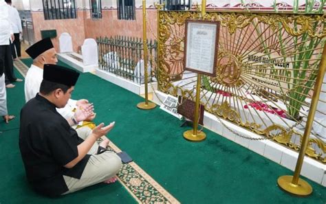 Erick Thohir Ziarah Ke Makam Kh Abdul Hamid Republika Online