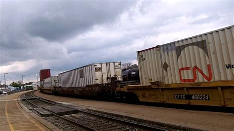 Cn W Cn Ex Up Cn Lead This Long Eb Intermodal