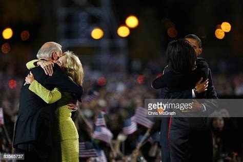 Jill Biden Michelle Obama Photos Et Images De Collection Getty Images