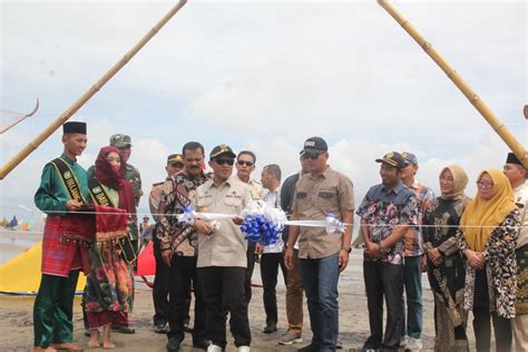 Berbagai Lomba Tradisional Meriahkan Festival Budaya Bahari Di Pantai