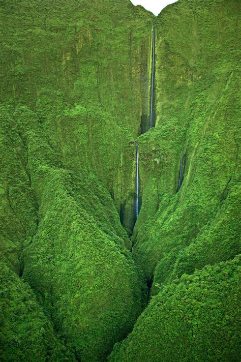 Honokohau Falls, Maui - World full of Art