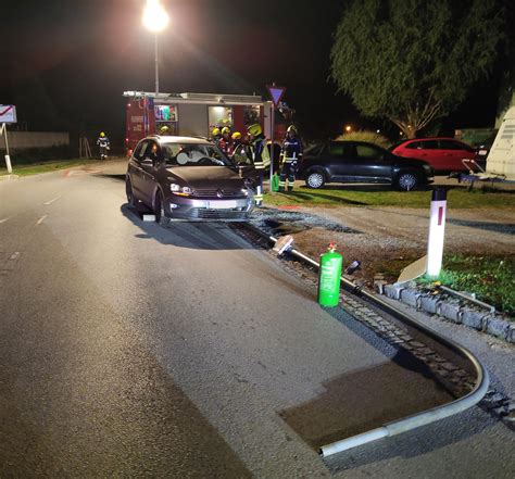 Fahrzeugbergung Im Ortsgebiet Ff Hochleithen