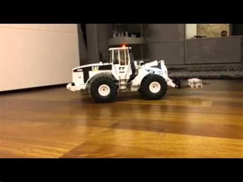 Tests de chariot élévateur Caterpillar RC dans la maison YouTube