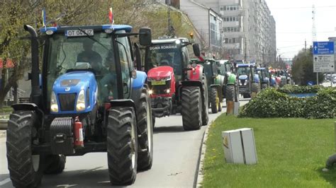 Protest Cu Zeci De Tractoare N Slatina Ptv Oltenia