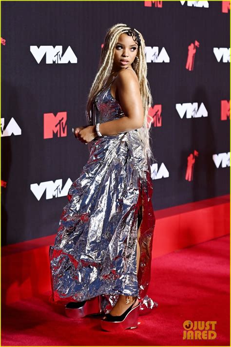 Chloe Halle Bailey Stun On The MTV VMAs 2021 Red Carpet Photo