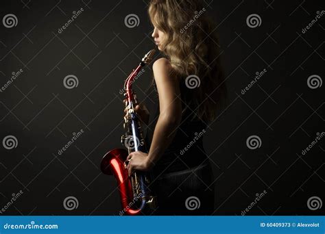 Femmes Attirantes Sexy Avec Le Saxophone Image Stock Image Du