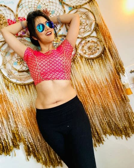 5 Hot Sexy Reema Worah Bikini Pics