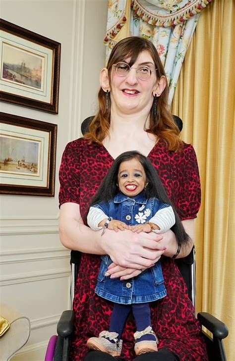 Worlds Tallest And Shortest Women Rumeysa Gelgi And Jyoti Amge Meet