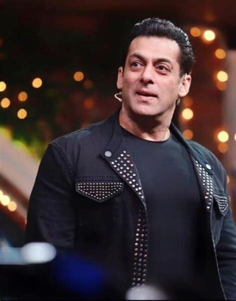 Salman Khan Height, Weight, Age, Net Worth, Dating, Bio, Facts