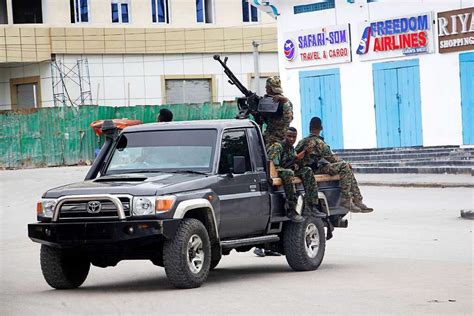 Stunden Terror Mindestens Tote Bei Anschlag In Mogadischu