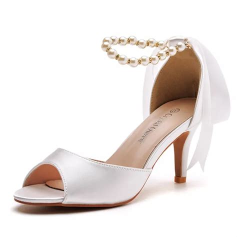 Elegant White Pearl Wedding Shoes 2024 Ankle Strap Bow 7 Cm Stiletto Heels Pointed Toe Wedding